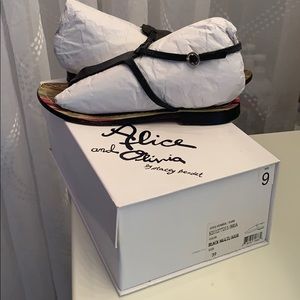 Alice and Olivia flat sandals - size 9